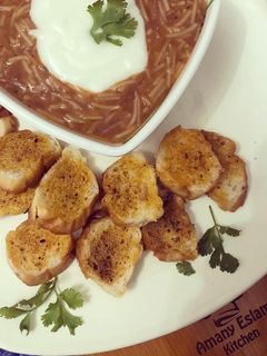 صورة لوصفة شوربة طماطم مشوية بالشعيرية 🍅