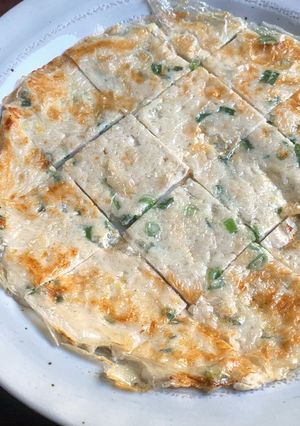 A picture of Pan-fried Chicken Mince Sandwiched Rice Paper.