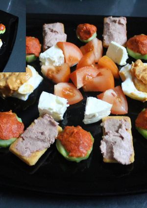 Foto principal de Ensalada de paté, queso, sobrasada y huevos rellenos