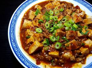 Hình của món Mapo tofu (đậu hũ sốt cay Tàu).