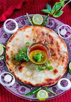 আলুর পরোটা (Aloor paratha recipe in Bbengali) রেসিপির প্রধান ছবি