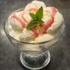 🍨🍧🍦Homemade Vanilla Ice Cream🍨🍧🍦 A picture of 🍨🍧🍦Homemade Vanilla Ice Cream🍨🍧🍦.