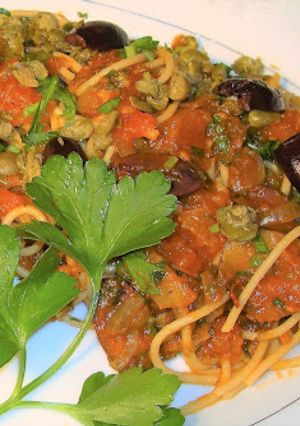A picture of Spaghetti Puttanesca.