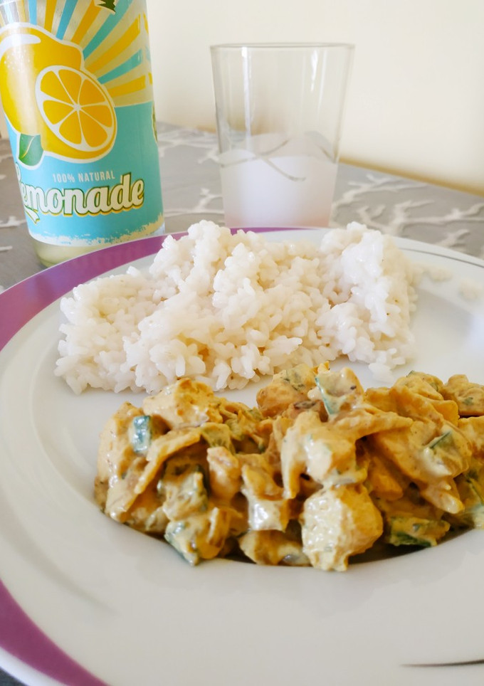 Una foto de Arroz con pollo al curry 🍛