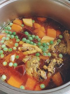 Hình của món Xương gà hầm rau củ.