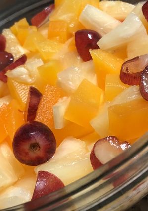 A picture of Restaurent style fruit chat.