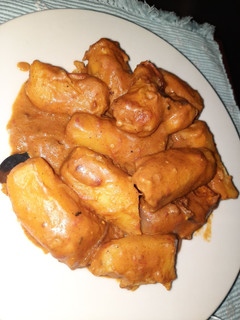 A picture of Matoke n peanut sauce.