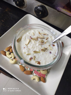 ખીર (Kheer Recipe In Gujarati) રેસીપી મુખ્ય ફોટો
