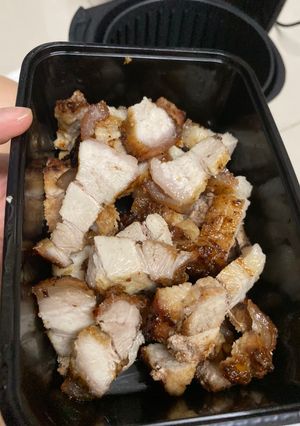รูปของ หมูสามชั้นทอดน้ำปลา หม้อทอดไร้น้ำมัน🐷