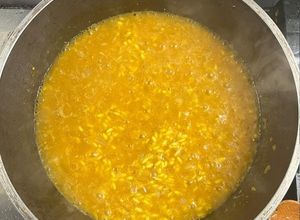 Una foto de Arroz con Pollo y azafrán!!
