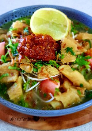 A picture of Indonesian Beef Tripe Soup (Soto Babat).