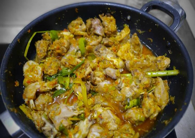  Resep  Ayam  Kampung masak  WoKu Manado oleh Jenny Maryan 