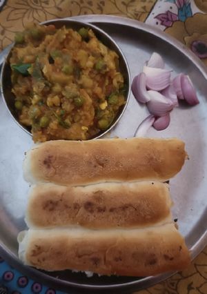 A picture of Pav bhaji.