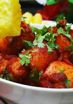લસણીયા બટાકા અને ભૂંગળા (Lasaniya Bataka Bhungra Recipe In Gujarati) રેસીપી મુખ્ય ફોટો