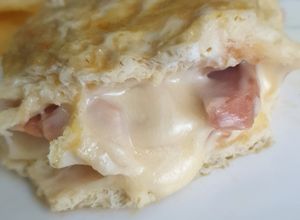 Hình của món Trứng cuộn sandwich xúc xích phô mai.