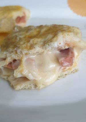 Hình của món Trứng cuộn sandwich xúc xích phô mai.