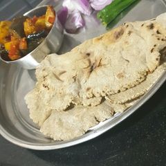 A picture of Bajra roti.