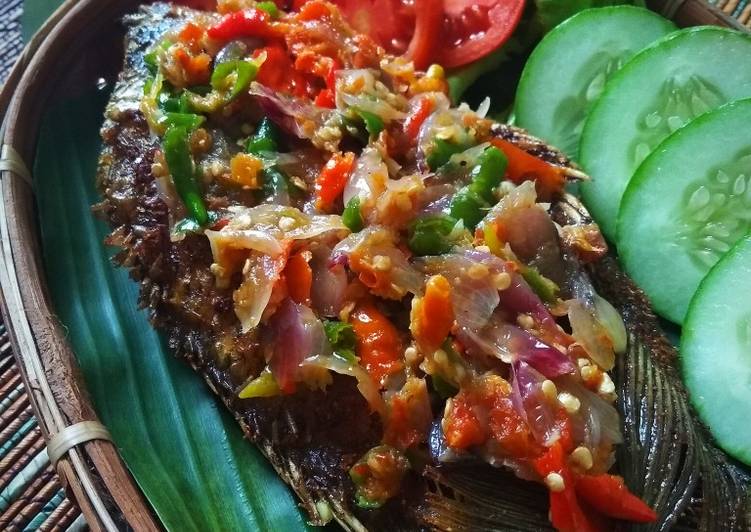 Langkah Mudah untuk Membuat Gurame sambal cobek Anti Gagal