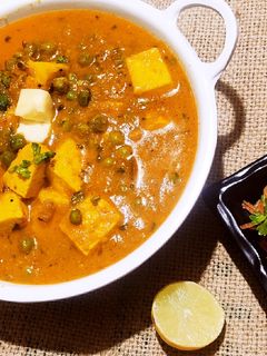 मटार पनीर (matar paneer recipe in marathi) रेसिपी चे मुख्य फोटो