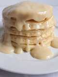 Pancakes vegani alla vaniglia con crema alla vaniglia
