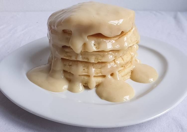 Pancakes vegani alla vaniglia con crema alla vaniglia
