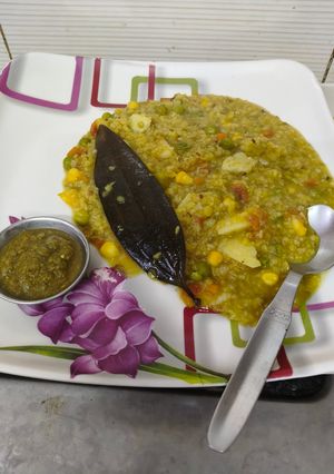 देसी फैंसी मिक्स दाल और बुलगर खिचड़ी रेसिपी मुख्य फोटो