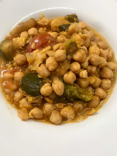 Una foto de Garbanzos con verduras en la Crockpot (olla de cocción lenta)