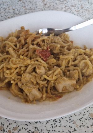 Krémes pestós csirkés tészta (egyedényes) recept fotója