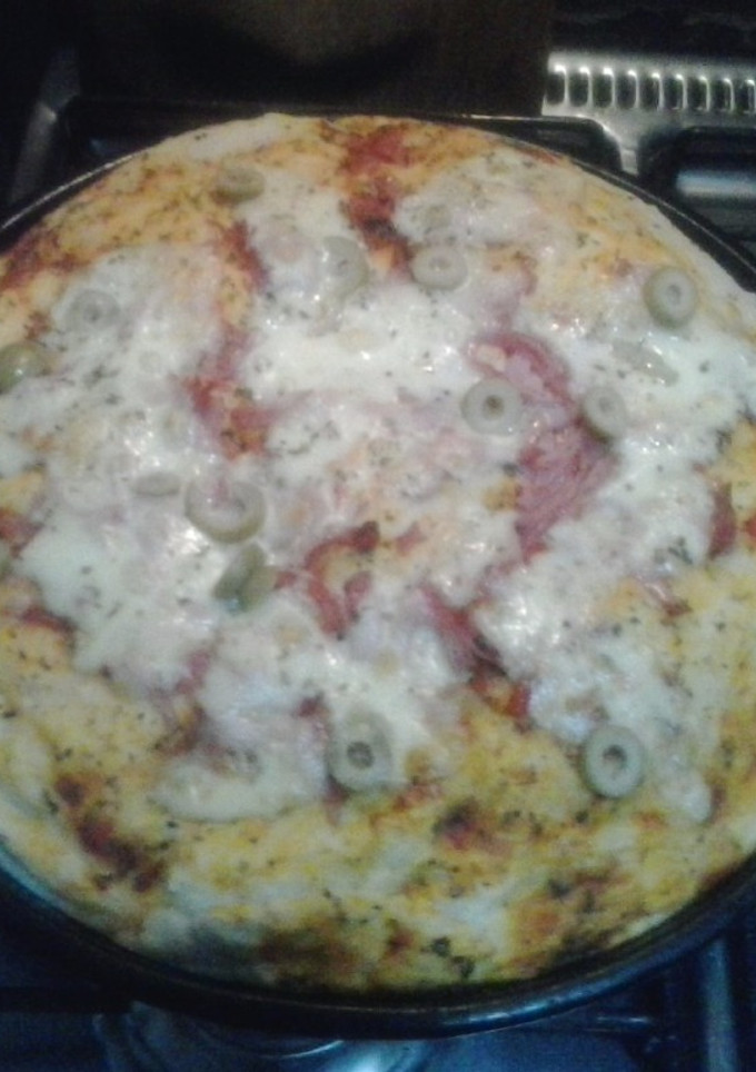 Una foto de Pizza rellena y otra con levadura