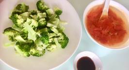 Hình ảnh món Bông cải xanh luộc chấm xì dầu và canh tỏi cà chua