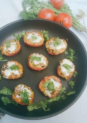 स्टफड ग्रिल्ड टोमेटो (stuffed grilled tomato recipe in Hindi) रेसिपी मुख्य फोटो