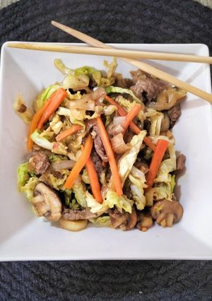 Una foto de Wok de ternera y verduras estilo chino