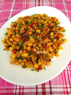 Una foto de Salteado de garbanzos con pollo