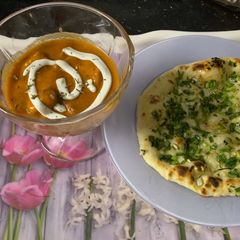 A picture of Butter chicken with garlic nan.