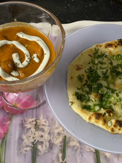 A picture of Butter chicken with garlic nan.
