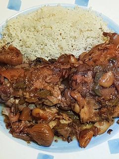 Una foto de Tajine de Pollo con Higos y Almendras