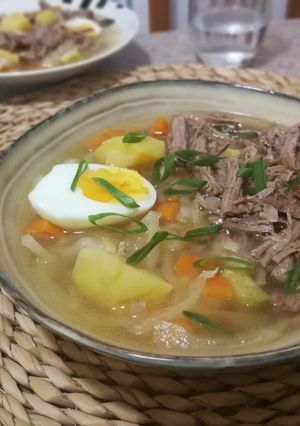 Una foto de Ramen con repollo y ternera