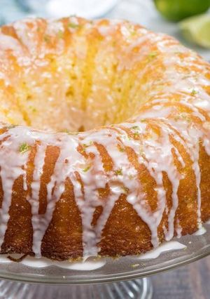 A picture of Lime cake.