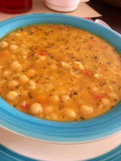 Una foto de Garbanzos guisados con arroz