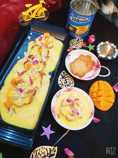ब्रेड मैंगो कस्टर्ड स्वीट्स (Bread mango custard sweets recipe in hindi) रेसिपी मुख्य फोटो