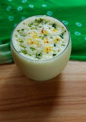 A picture of Kesar pista lassi.