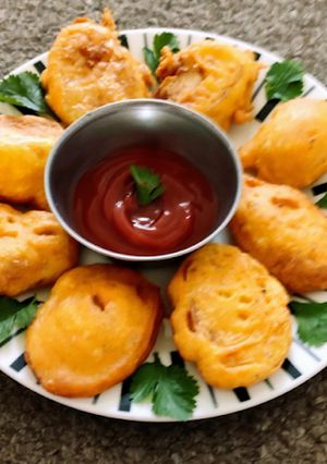 आलू भजिया (Aloo bhajiya recipe in hindi) रेसिपी मुख्य फोटो