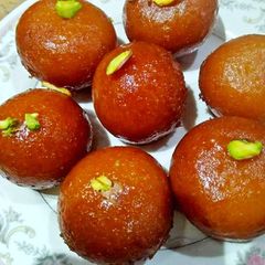 A picture of Gulab jaman.