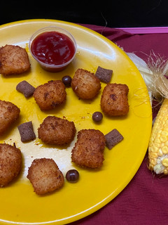 சீஸி கார்ன் பொட்டேட்டோ நக்கட்ஸ் செய்முறை முக்கிய புகைப்படம்