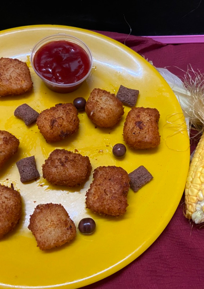 சீஸி கார்ன் பொட்டேட்டோ நக்கட்ஸ் செய்முறை முக்கிய புகைப்படம்