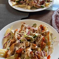 A picture of Chicken shawarma fries.