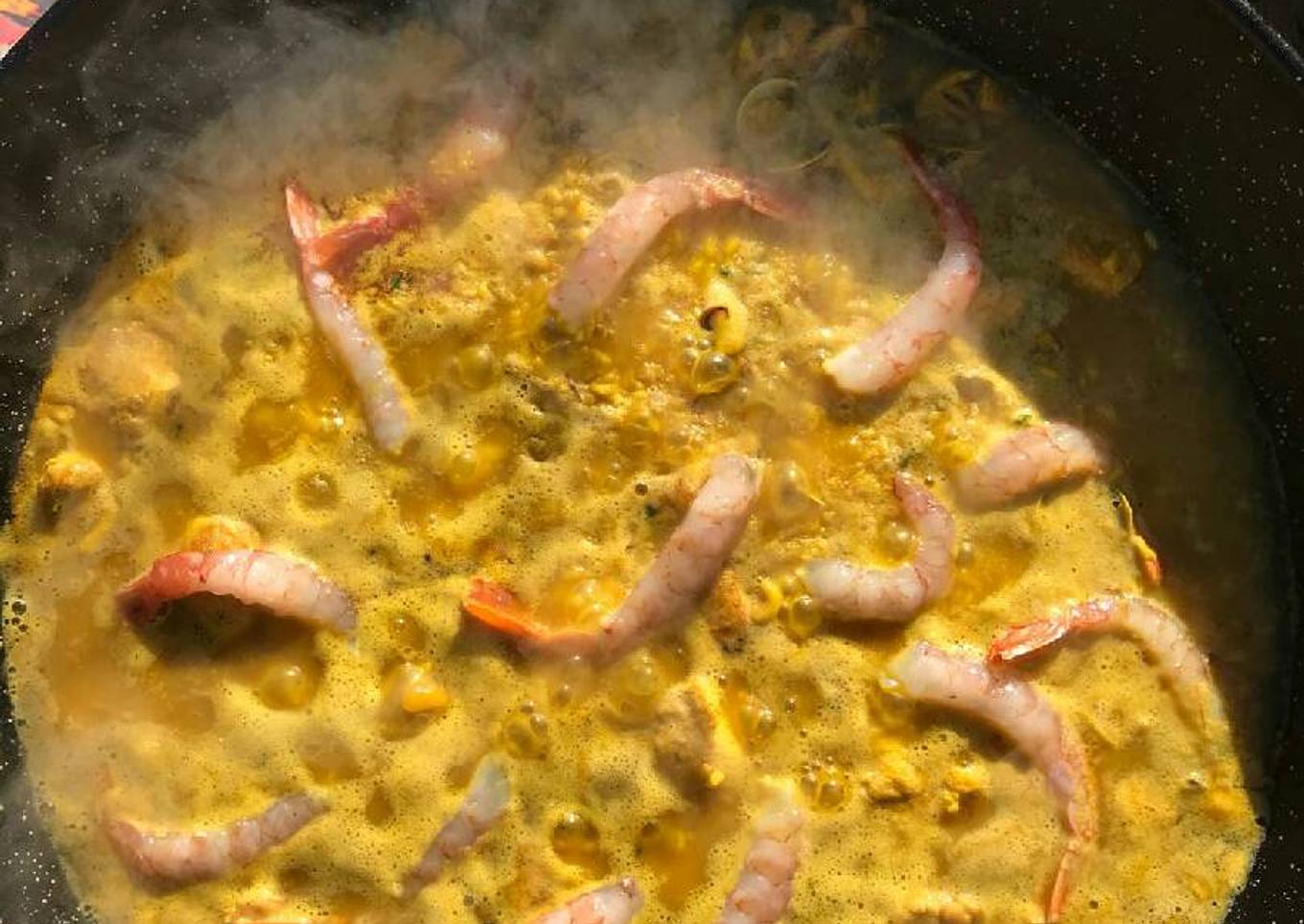 Paella de mar y campo a la leña