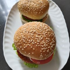 A picture of DIY Burger.