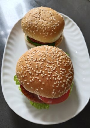 A picture of DIY Burger.