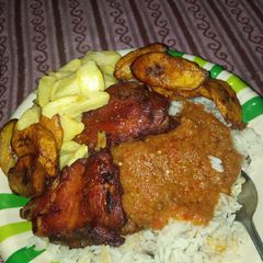A picture of Rice beans plantain chips en chicken.